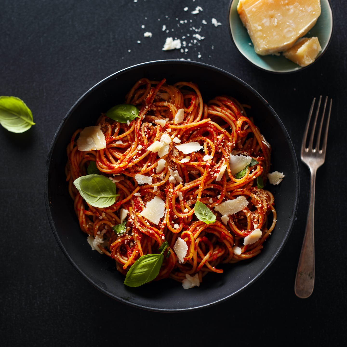 pasta-with-tomato-sauce-and-cheese-ZA26W6C